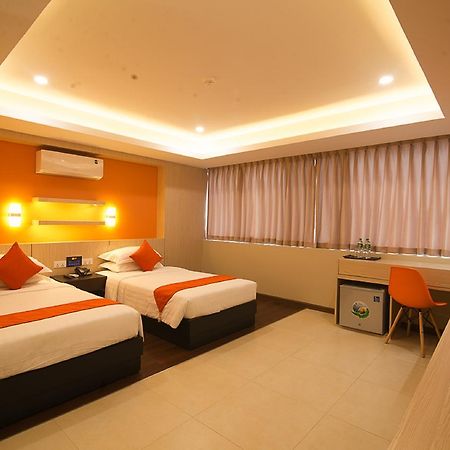 Eastern Hotel Yangon Dış mekan fotoğraf